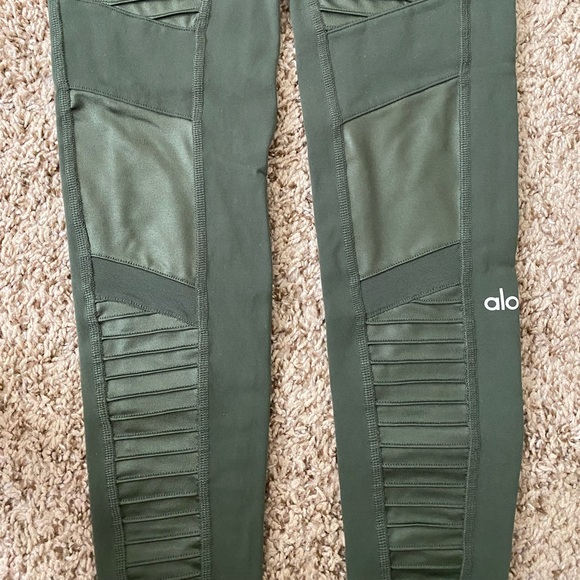 Alo Moto Leggings - Picture 3 of 4